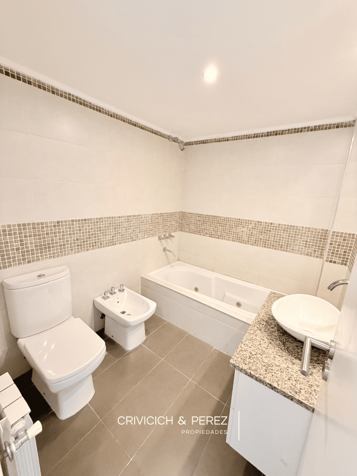 Semipiso de 2 ambientes en Alquiler - Zona Playa Grande