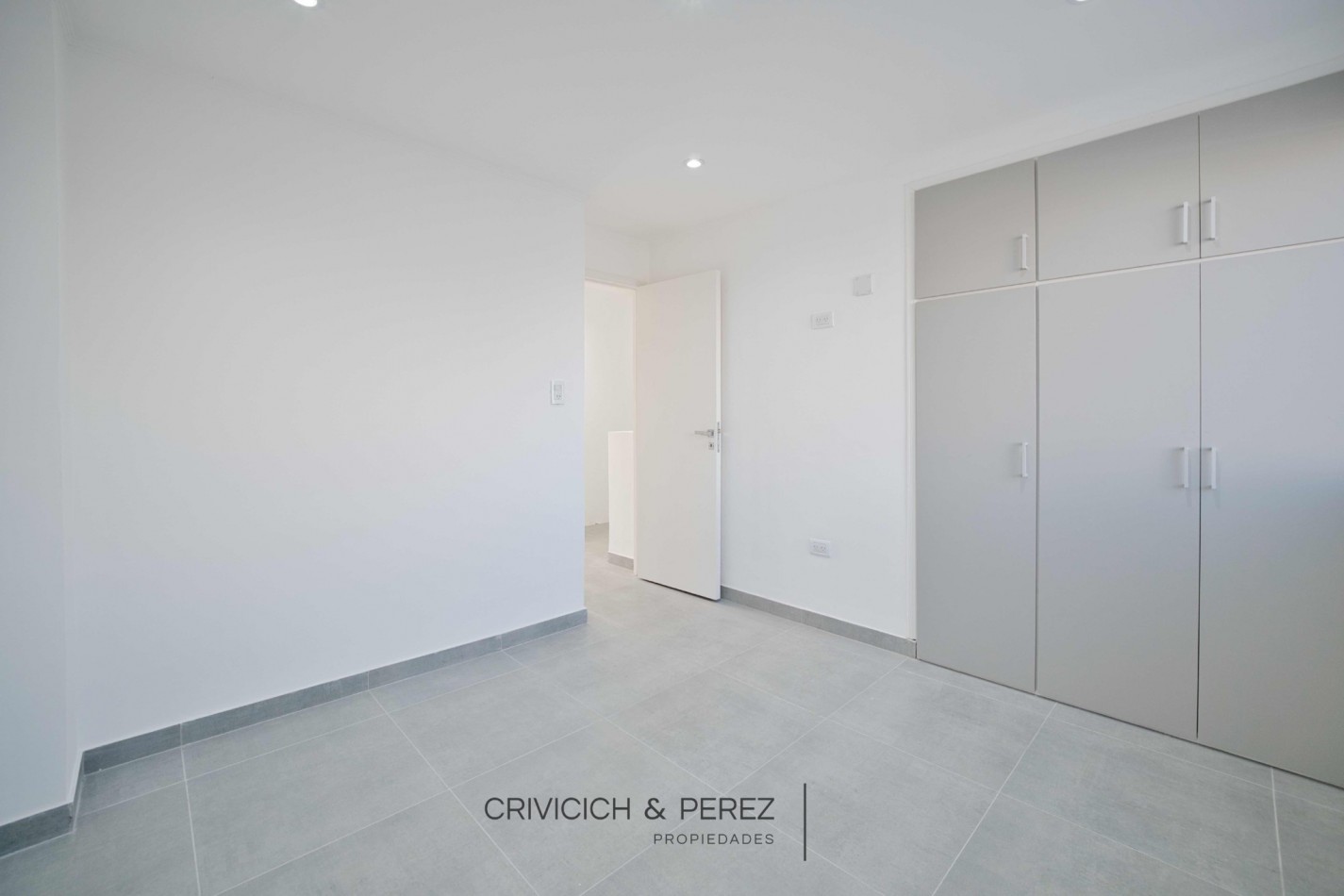 Triplex 4 ambientes a estrenar - San Jose 