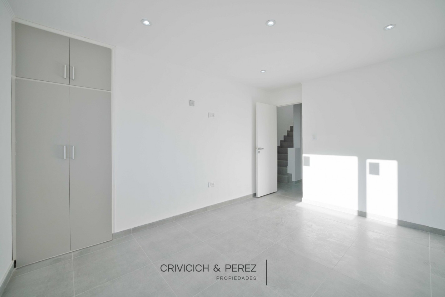 Triplex 4 ambientes a estrenar - San Jose 