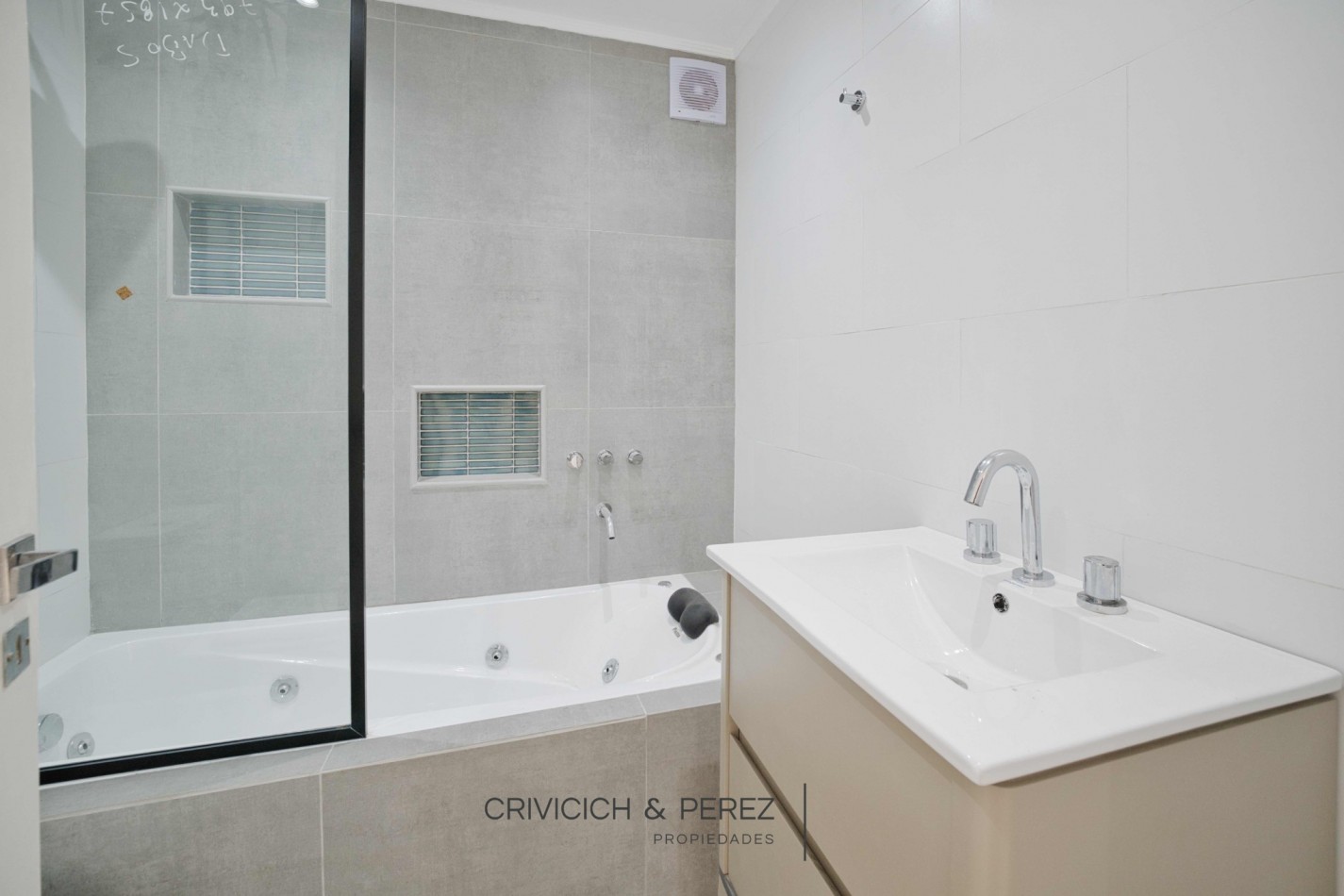 Triplex 4 ambientes a estrenar - San Jose 