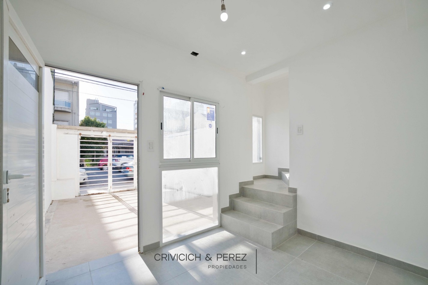 Triplex 4 ambientes a estrenar - San Jose 