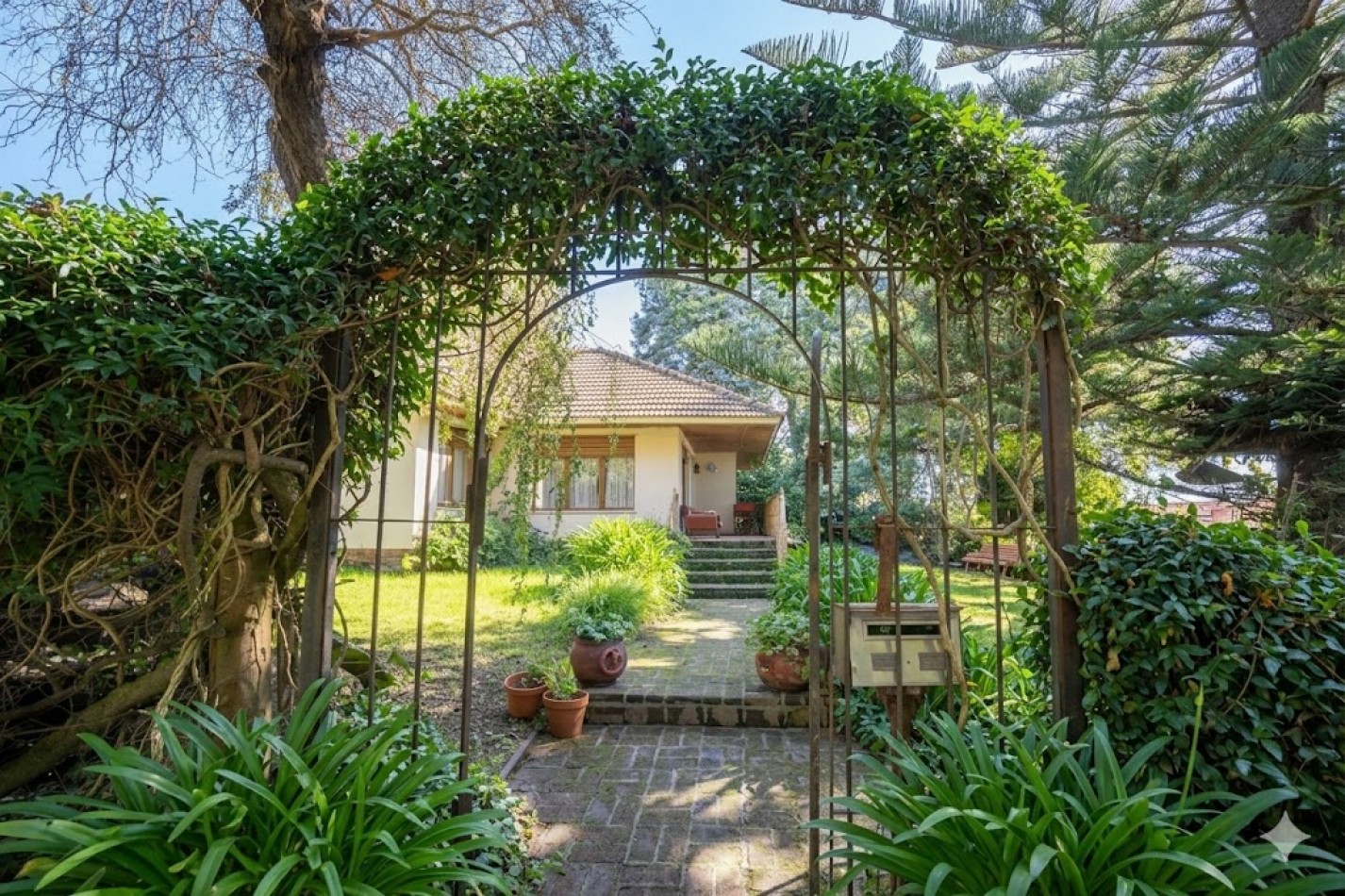 VENTA · CASA 4 AMBIENTES · BOSQUE PERALTA RAMOS 